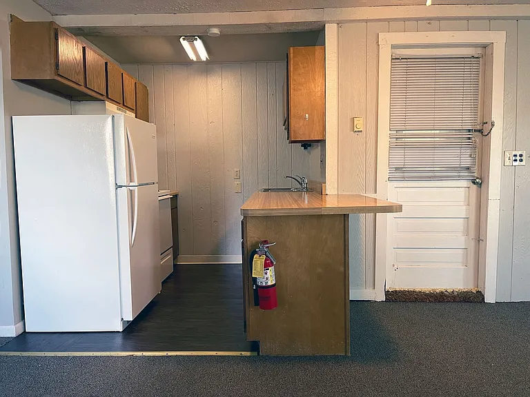 Preleasing For August! Close To Campus — Photo 7