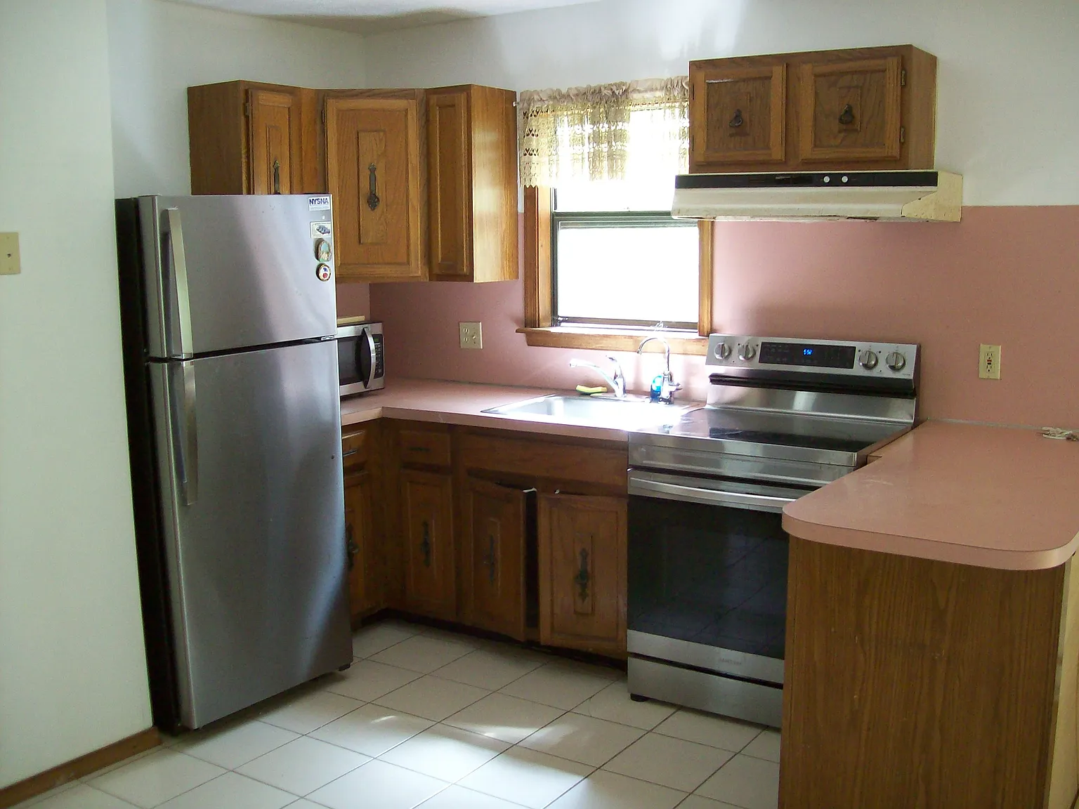 3 bed, 2290 sqft, $2,200 — Photo 3