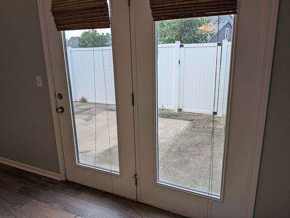 4th image of 425 W Dogwood Ct