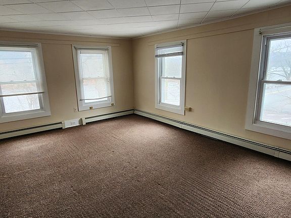 4th image of 1042 Delaware Dr APT 2