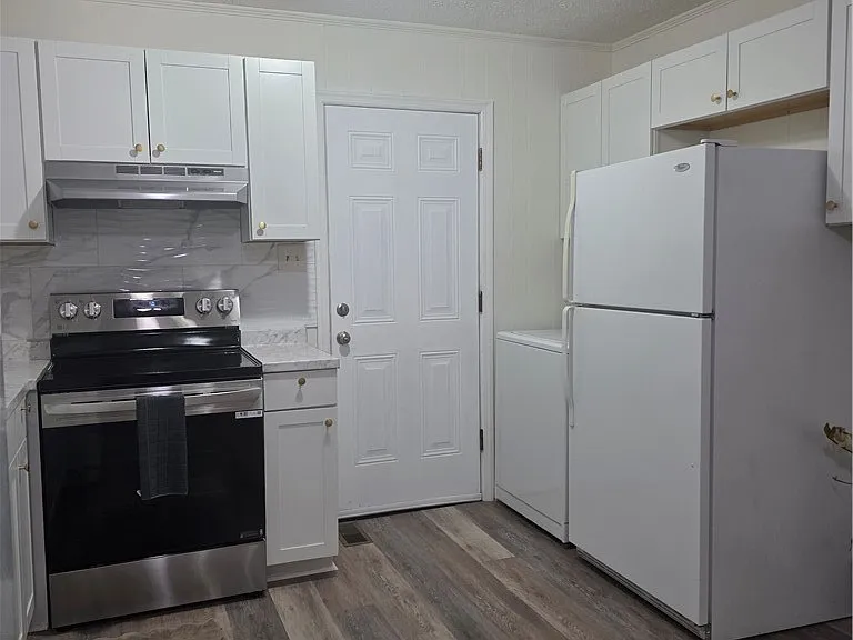 1125 Oakwood St — Photo 8