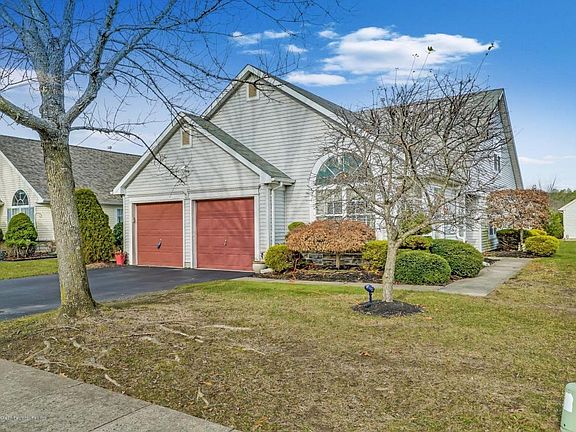 3rd image of 2379 Woodbine Ln