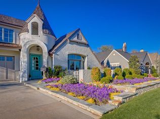 1215 Marlboro Ln, Nichols Hills, OK 73116