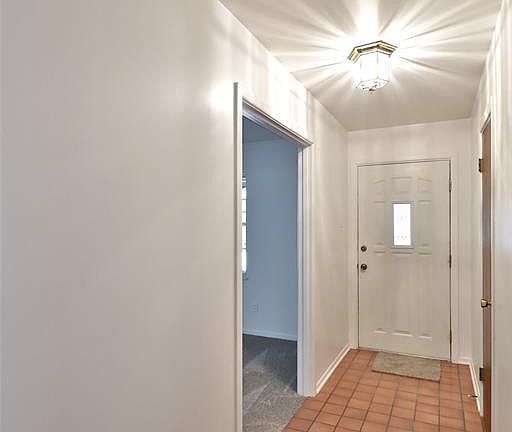 3rd image of 4061 Wilshire Dr