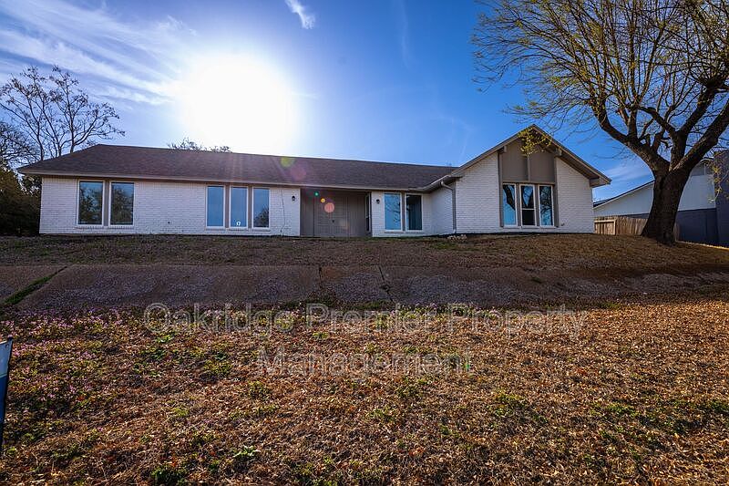 1st image of 1133 Wood Valley Dr