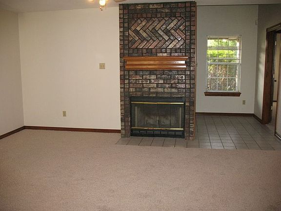 4th image of 7712 NW Lancet Ln