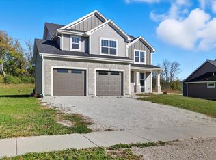 936 Medina Dr, Mukwonago, WI 53149