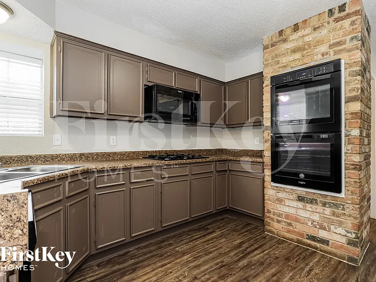 26218 Maplewood Dr — Photo 8