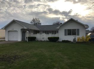 3339 McCracken St, Norton Shores, MI