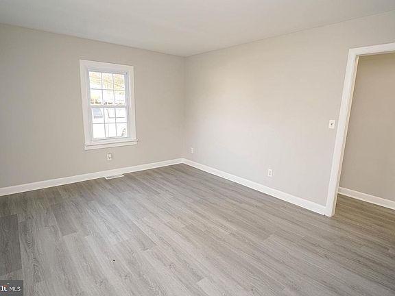 5th image of 128 Johnson Dr