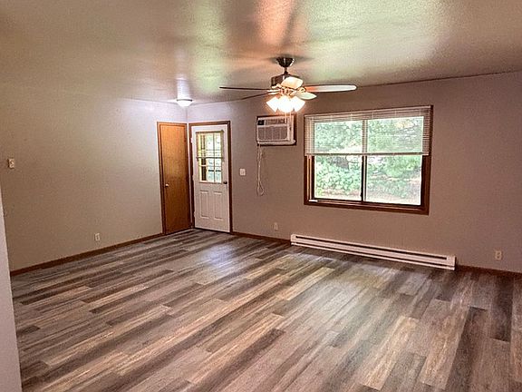 3rd image of 2428 Spooner Ave Space 2432