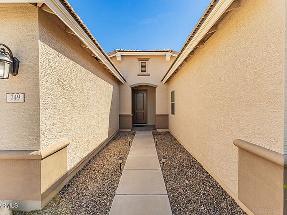 4th image of 749 W REEVES Avenue