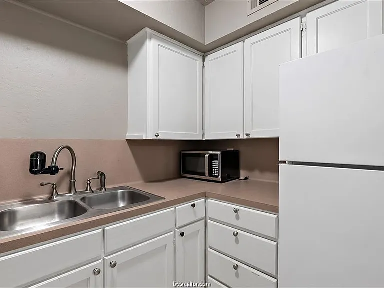 3906 Aspen St #D — Photo 10