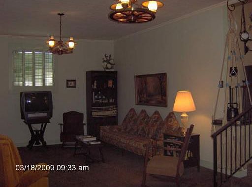 2nd image of 204 E Gullett St