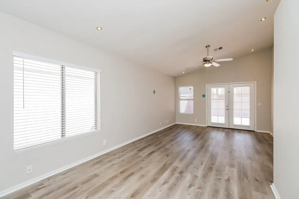 3 bed, 2.0 bath, 1276 sqft, $2,265 — Photo 3