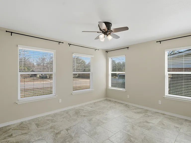 1409 Highland Dr — Photo 21