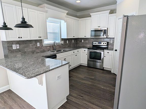 5th image of 805 Burlington Dr