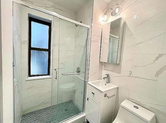 4th image of 218 W 22nd St APT 4R