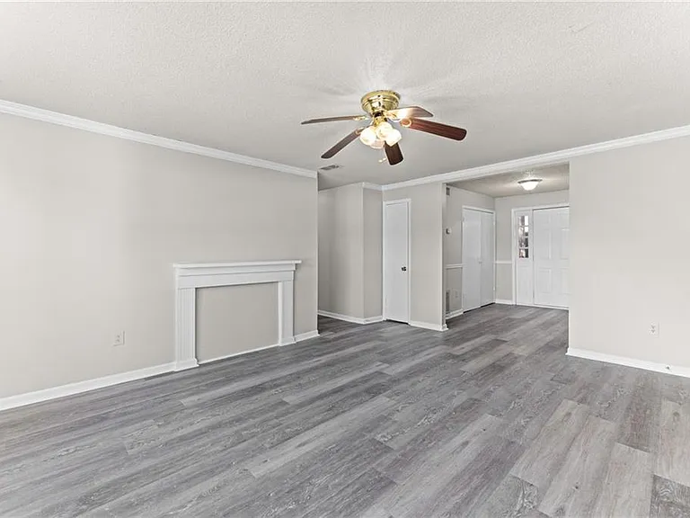 121 Mark Twain Cir — Photo 3