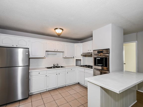 4th image of 11019 Crimson Dr
