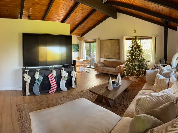 2130 Kauhikoa Rd, Haiku, HI 96708