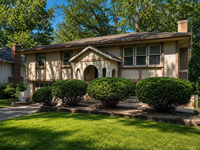 8806 Crescent Ave — Photo 1