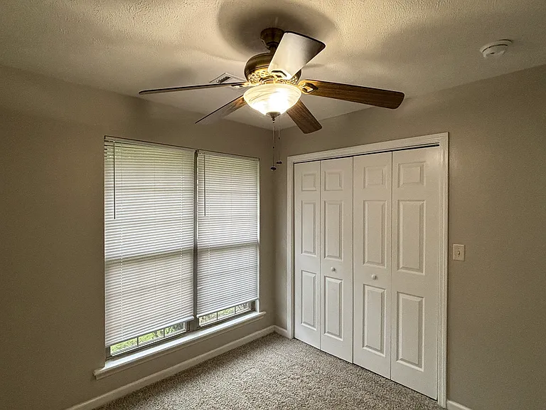 409 Calvin Ct — Photo 11