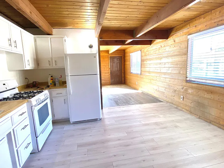 878 Pinon Ln — Photo 8