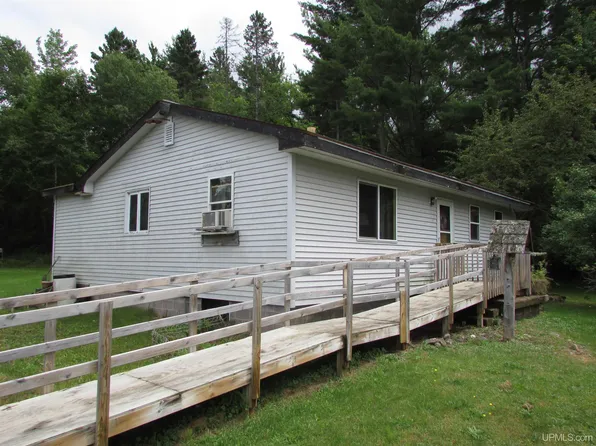 15823 Whirl I Gig Rd, Lanse, MI 49946