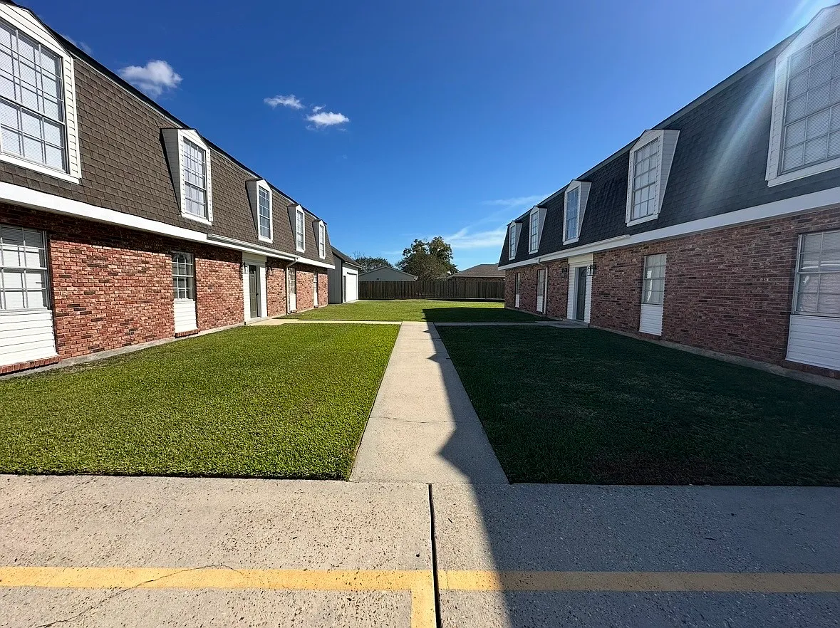 202 Omega St — Photo 3