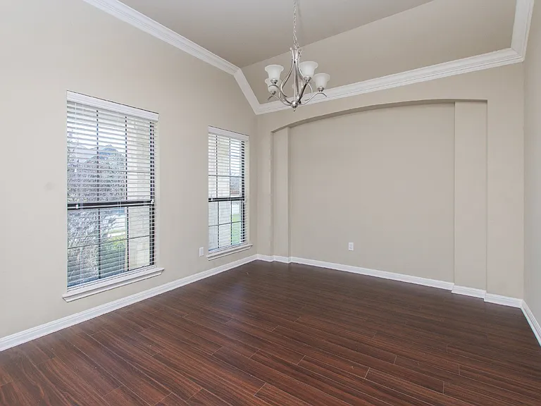3505 Castleton Dr — Photo 3