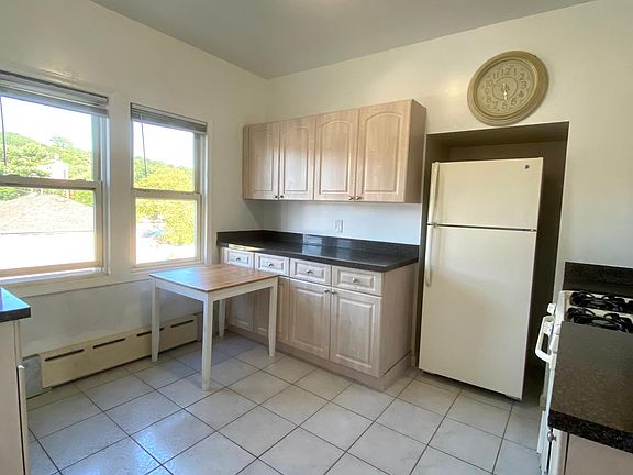 5th image of 77 Cayuga Ave Floor 2