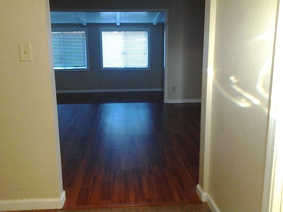 3rd image of 510 Oakshire Ave