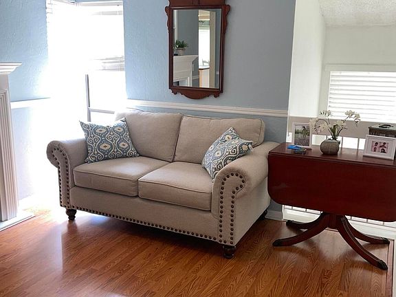 4th image of 18 Sherbury Court #18