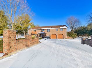 5N665 Dunham Trails Rd, Wayne, IL 60184