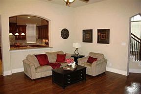 3rd image of 832 Oxford Ct