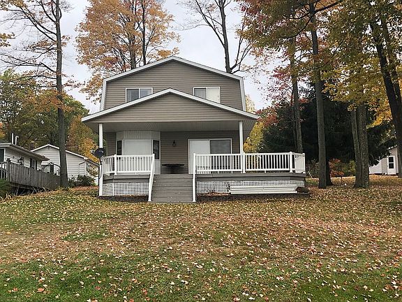 3rd image of 740 N Lakeview Dr