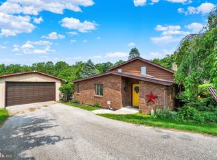 222 Seven Springs Ln, Loganville, PA 17342