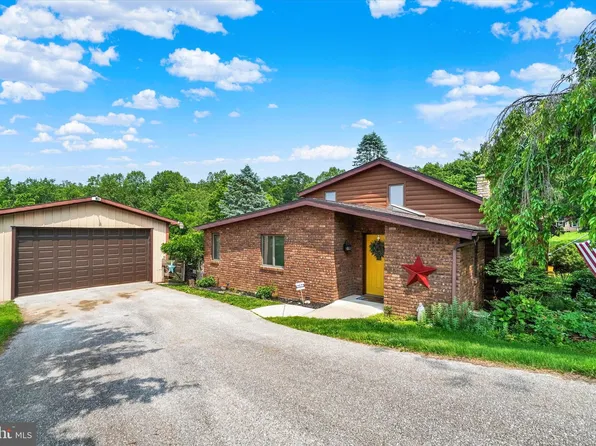 222 Seven Springs Ln, Loganville, PA 17342