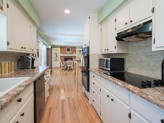 4th image of 4526 Canterbury Ave
