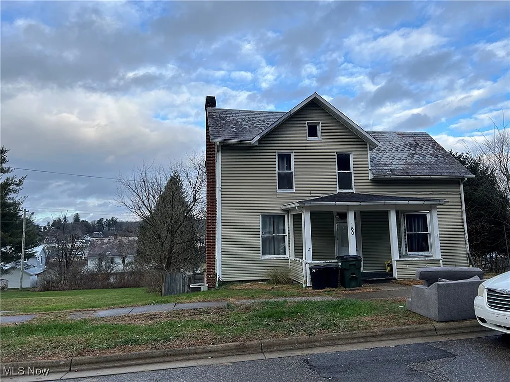 160 S Main St photo 1