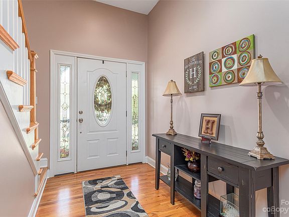 3rd image of 81 Kinross Ln