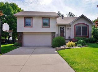 201 NW Maplewood Dr, Grimes, IA 50111
