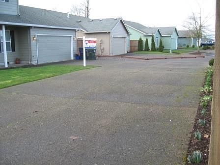 5th image of 687 Oakwood Dr