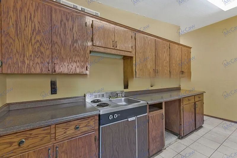 2nd image of 4699 King St