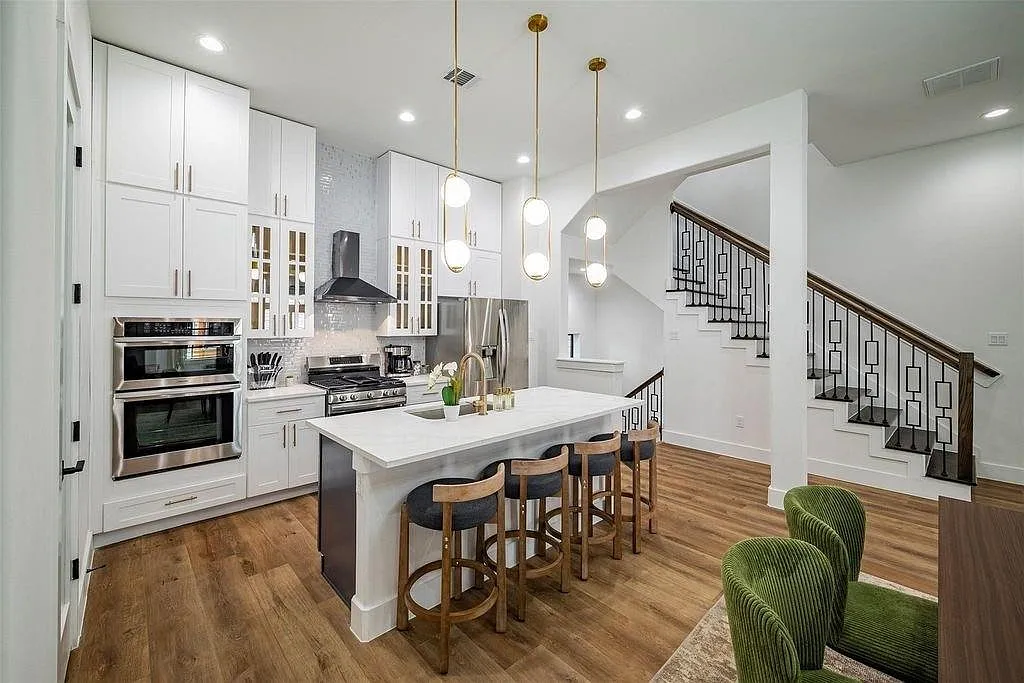 3 bed, 3.5 bath, 2464 sqft, $3,600 — Photo 3