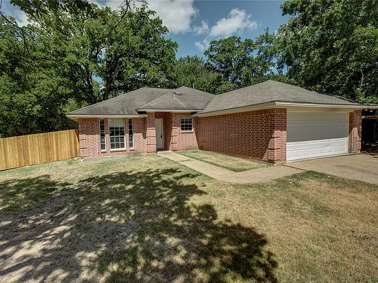2402 Jaguar Ct — Photo 4