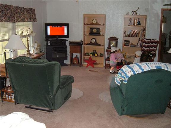 4th image of 219 NW Chadley Ln