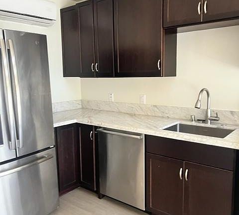 2nd image of 1866 Greenfield Ave #200
