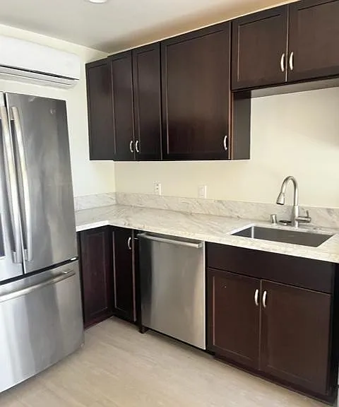 1866 Greenfield Ave #200 — Photo 2